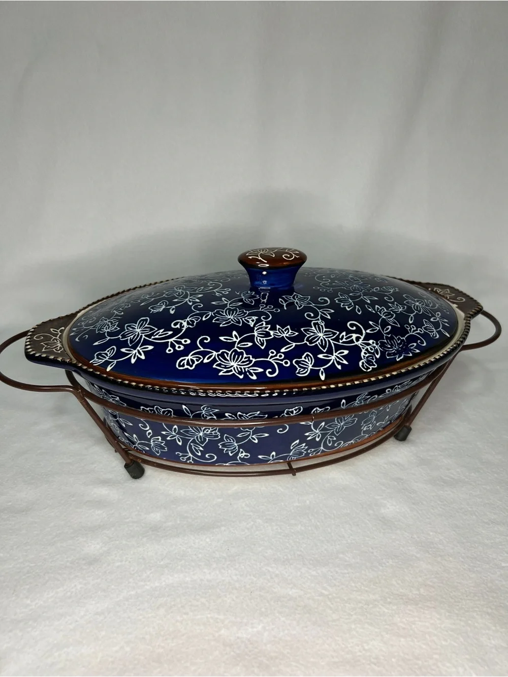 TEMPTATIONS BY TARA FLORAL LACE BLUE OVAL COV CASSEROLE W TRIVET N RACK 3.5 Qt